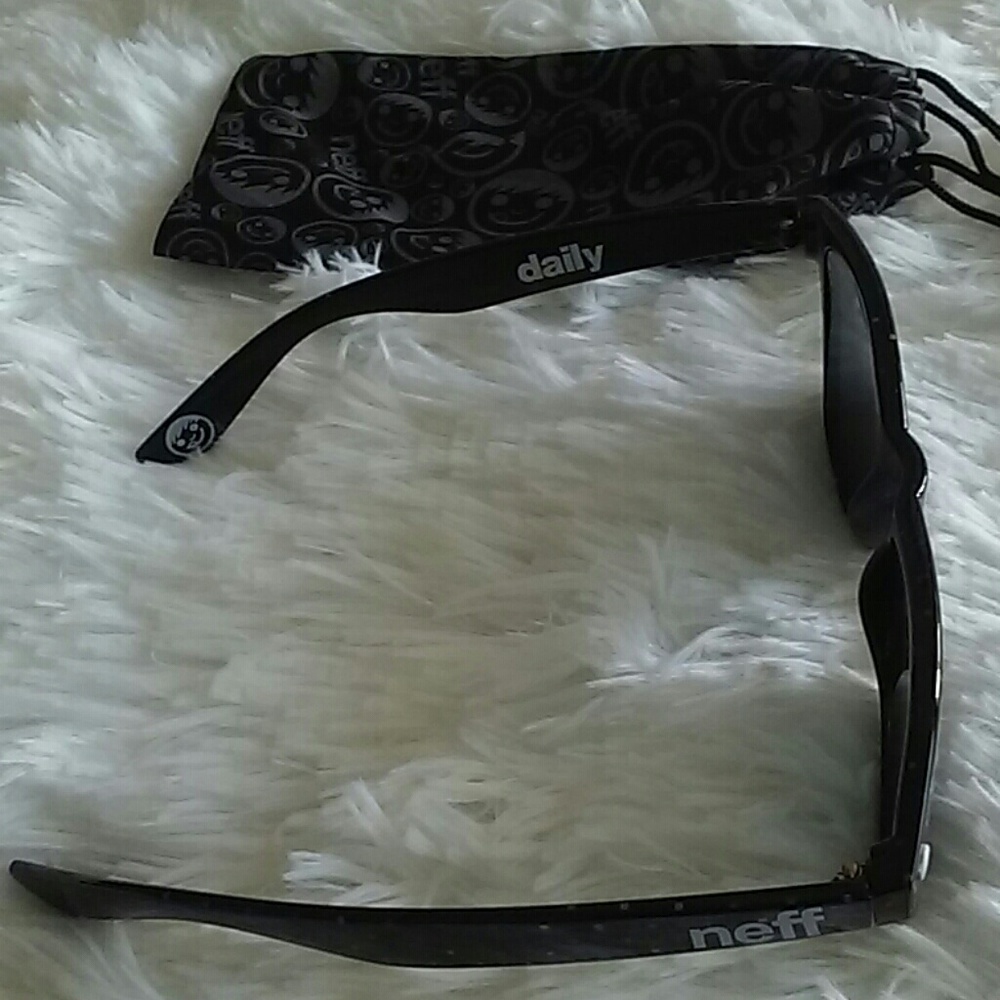 Neff sunglasses - Picture 4 of 4